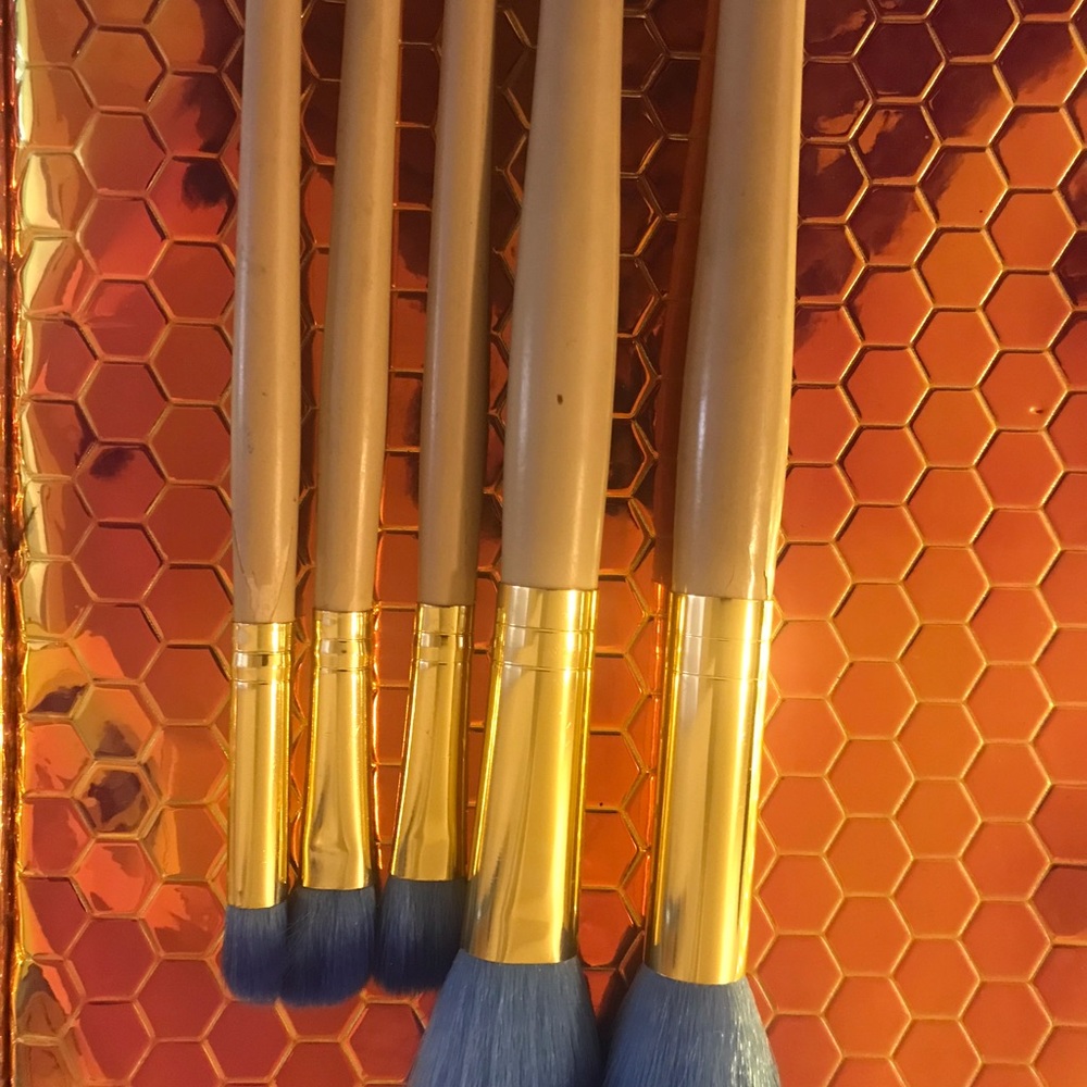 Makeup Brushes - Picture 6 of 7